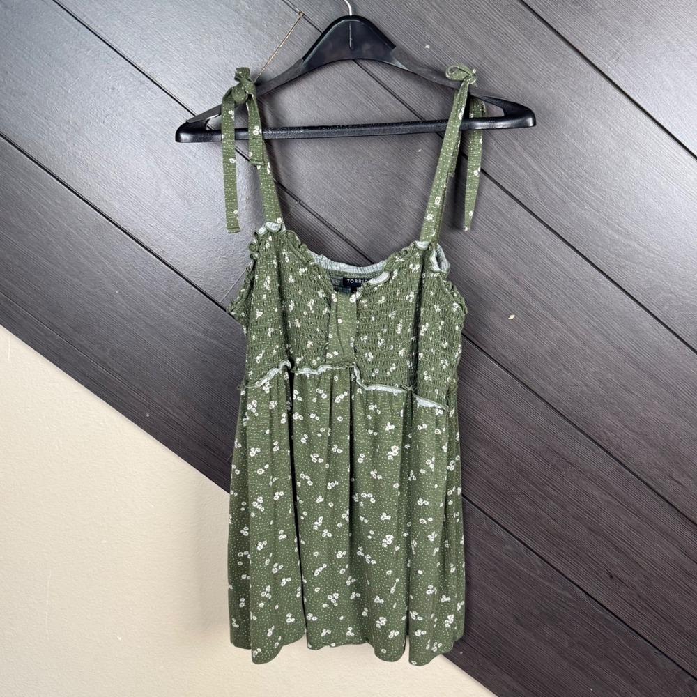 Torrid Size 1 Green Floral Smocked Babydoll Tank Top Tie Strap Cottagecore